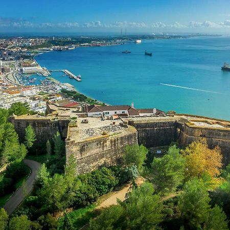 Apartamento Situado Na Zona Costeira Da Cidade Σετούμπαλ Εξωτερικό φωτογραφία