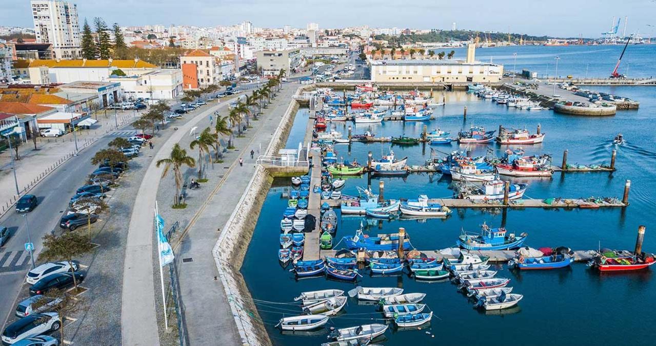 Apartamento Situado Na Zona Costeira Da Cidade Σετούμπαλ Εξωτερικό φωτογραφία