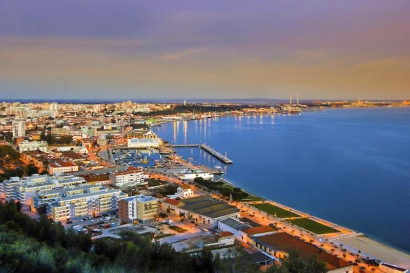 Apartamento Situado Na Zona Costeira Da Cidade Σετούμπαλ Εξωτερικό φωτογραφία