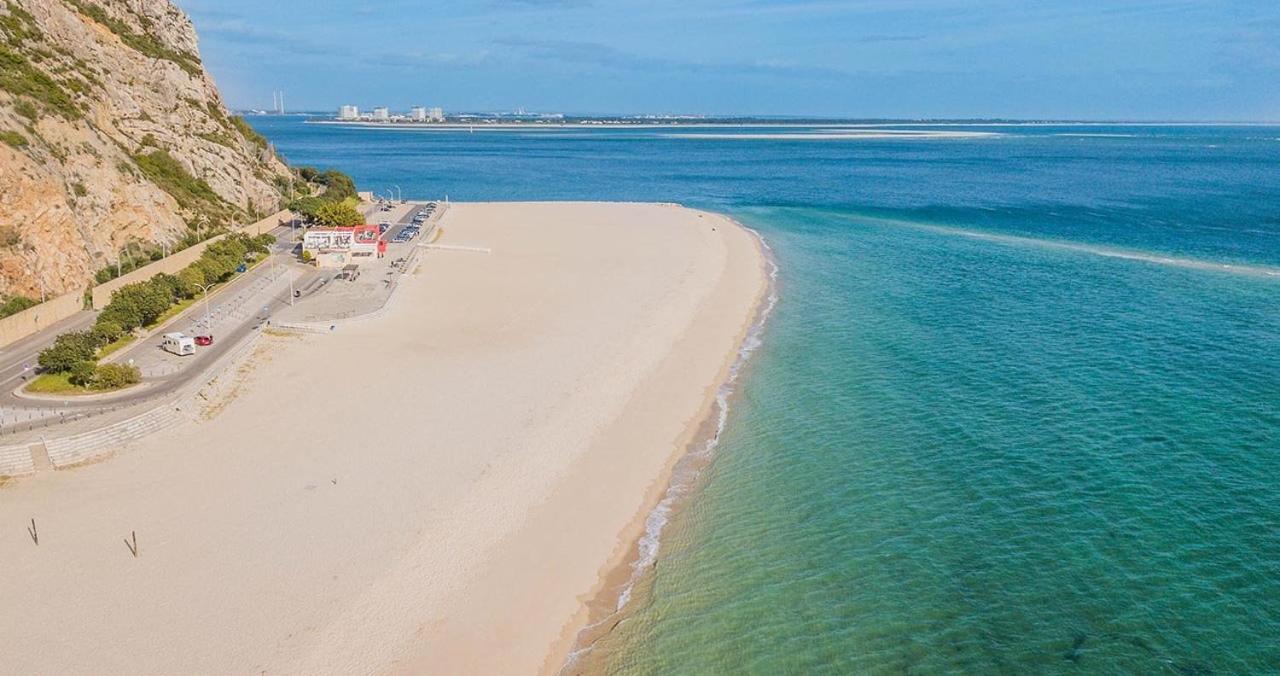 Apartamento Situado Na Zona Costeira Da Cidade Σετούμπαλ Εξωτερικό φωτογραφία